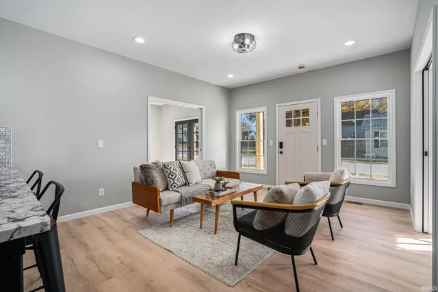 $229,900 | 102 South 7th Street, Pierceton, IN 46562