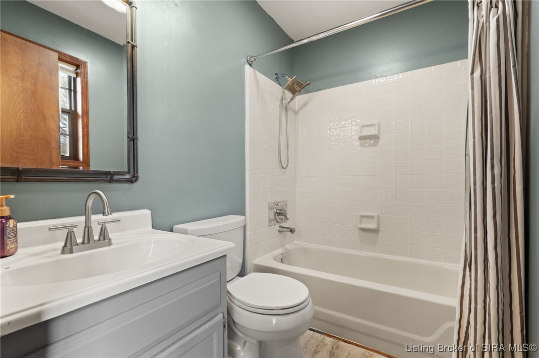 5510 Briarhill Drive Floyds Knobs, IN 47119 - Photo 17 of 88 Attached main bathroom