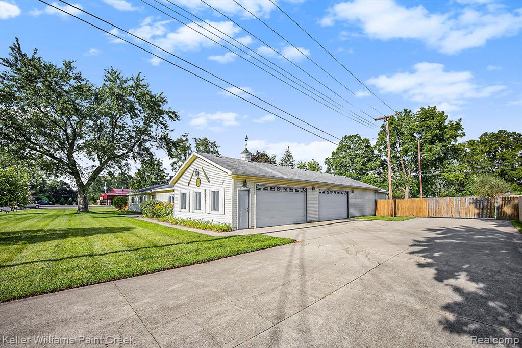 3021 Avon Manor Road Rochester Hills, MI 48307 - Photo 24 of 36