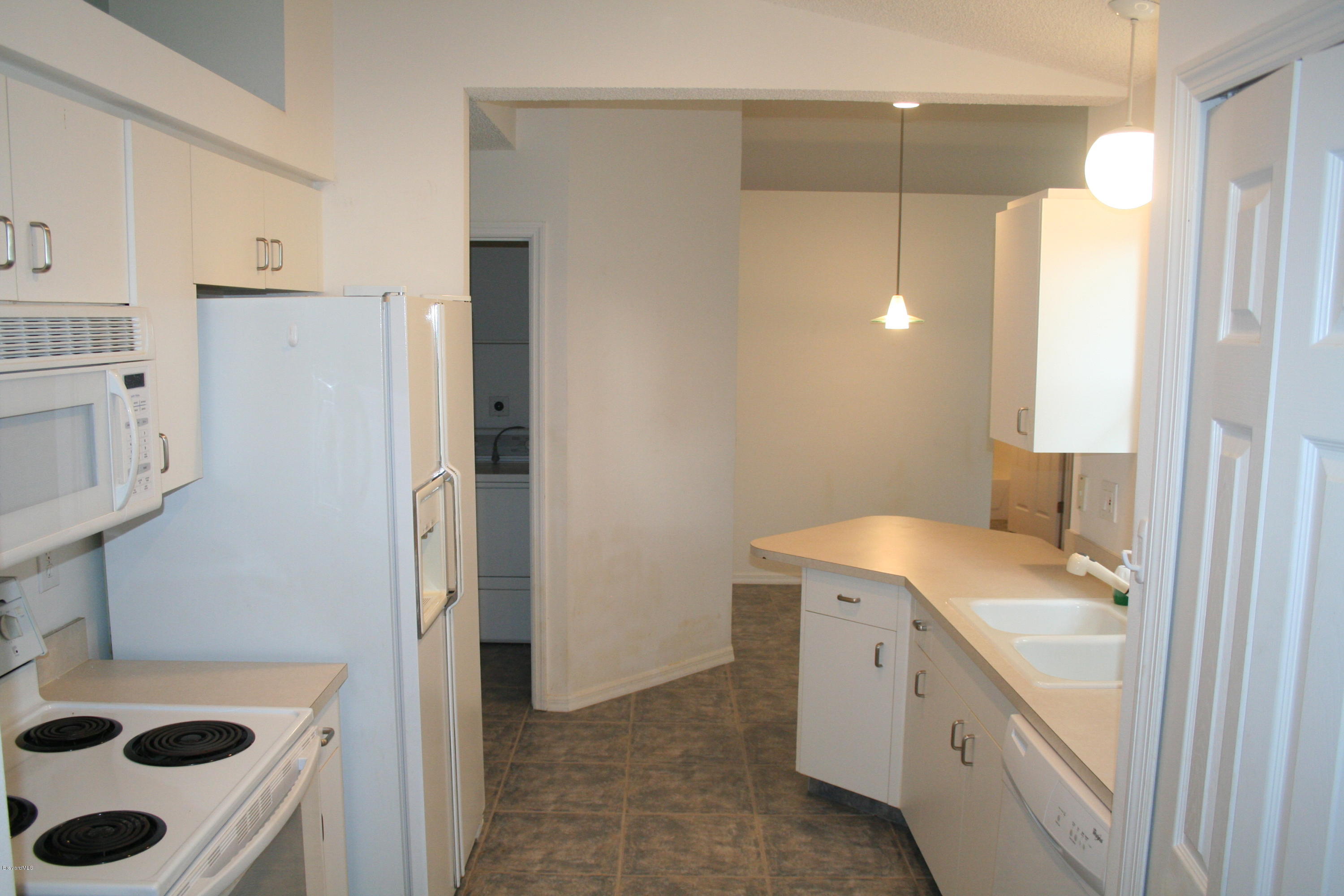 1350 Weiman Road Southeast Palm Bay, FL 32909 - Photo 3 of 12 Kitchen
