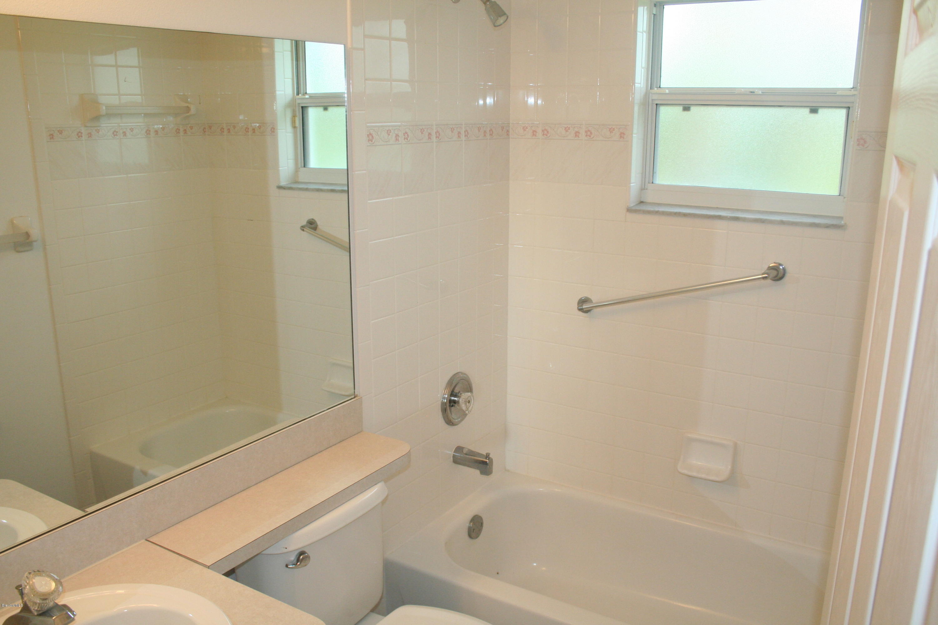 1350 Weiman Road Southeast Palm Bay, FL 32909 - Photo 9 of 12 Guest Bath