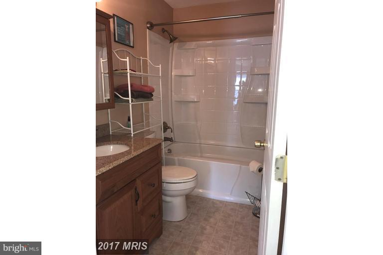 3924 Glenhurst Road Baltimore, MD 21222 - Photo 15 of 20 Upper Level master bath
