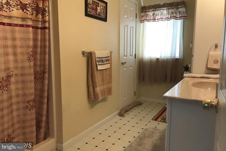 3924 Glenhurst Road Baltimore, MD 21222 - Photo 9 of 20 Main level master bath