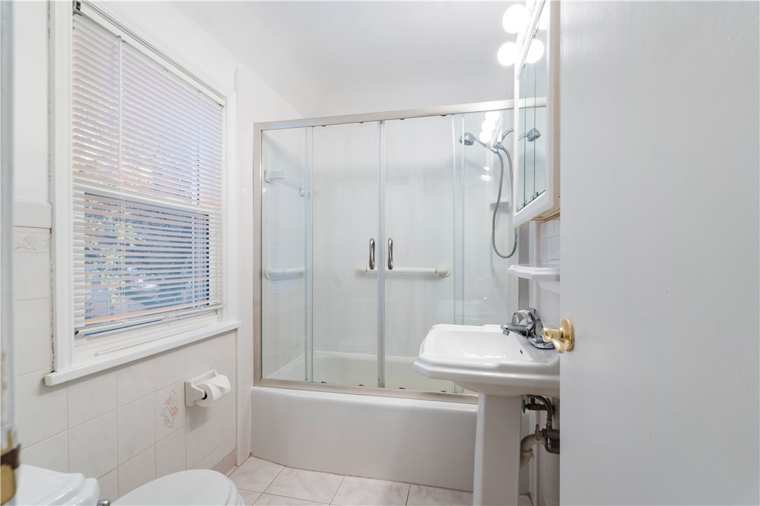 205 Daley Boulevard Irondequoit, NY 14617 - Photo 15 of 27 Full Bathroom second floor