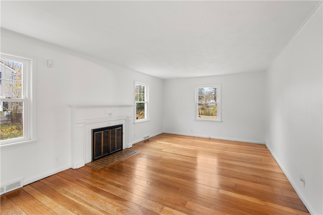 205 Daley Boulevard Irondequoit, NY 14617 - Photo 4 of 27 Living room