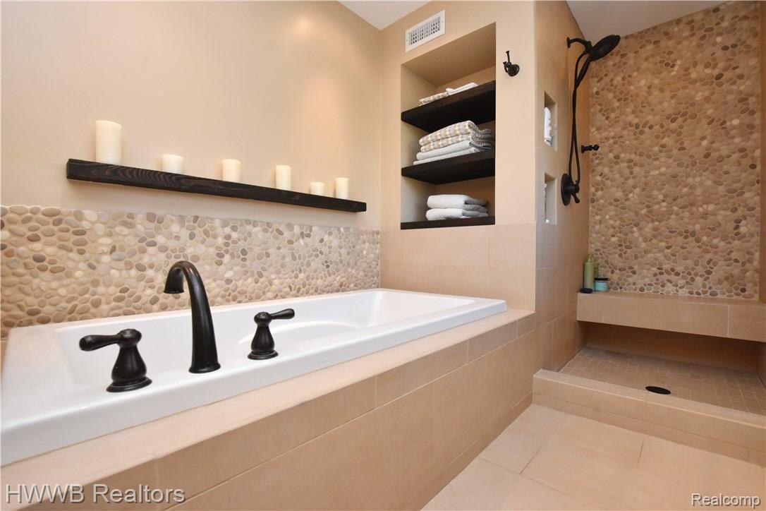 565 South Cranbrook Road Birmingham, MI 48009 - Photo 20 of 31 Relax and recharge after a busy day!
