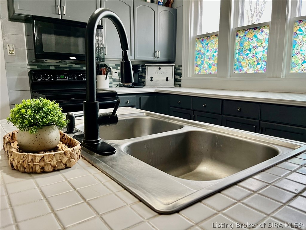 10537 North Reynolds Road Dupont, IN 47231 - Photo 3 of 24