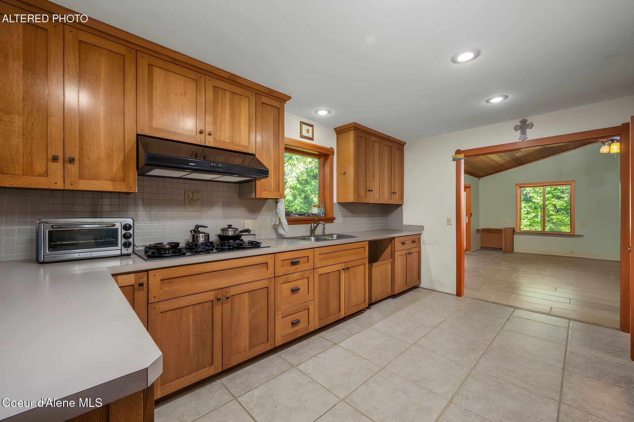 25739 North Good Hope Road Athol, ID 83801 - Photo 12 of 52 Propane cooktop
