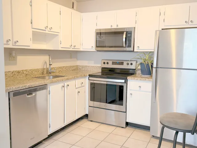 $1,300 | 15036 Ashland Lane, Unit 51, Delray Beach, FL 33484