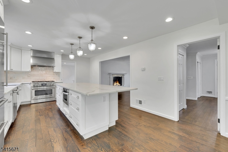 54 Robin Glen Road Watchung, NJ 07069 - Photo 19 of 42