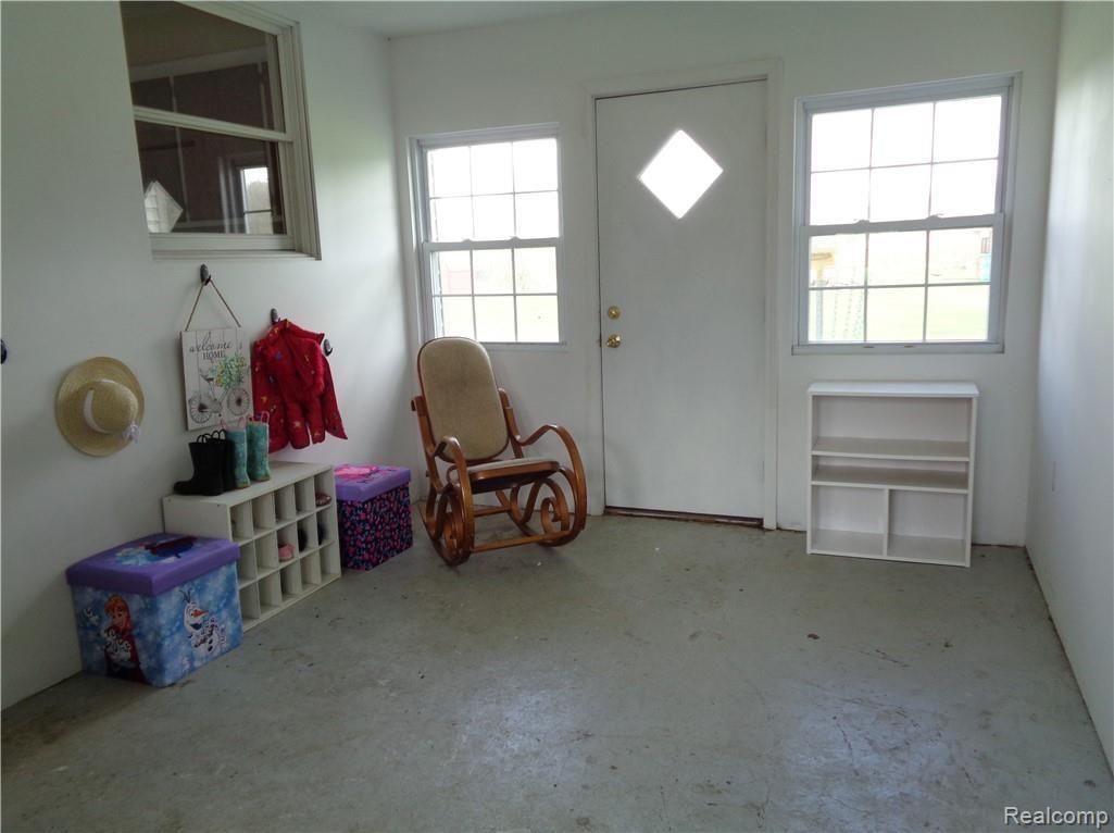 2270 Byron Road Howell, MI 48855 - Photo 26 of 36 Large Breezeway