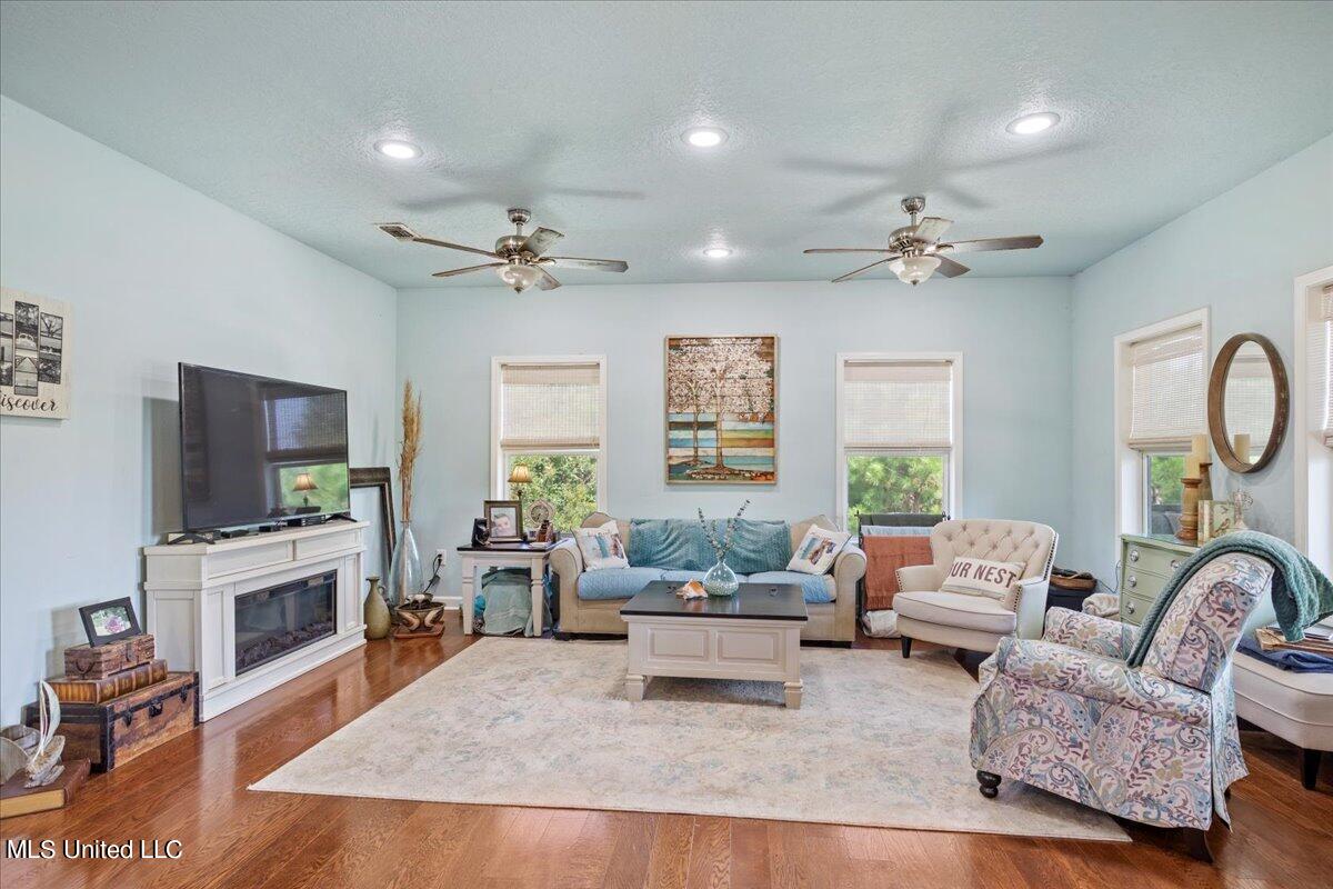 105 Pitcher Point Long Beach, MS 39560 - Photo 5 of 33 05-Living Room
