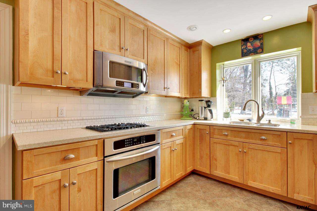 827 McCosh Street Hanover, PA 17331 - Photo 5 of 23 Gallery Image 5