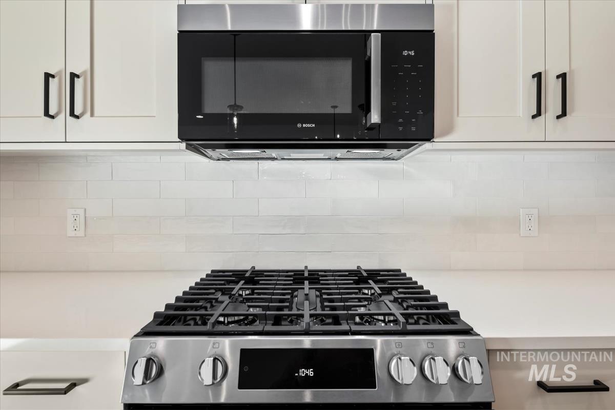 752 South Calhoun Lane Star, ID 83669 - Photo 13 of 45 Stainless steel gas range with coordinating microwave and ventilation hood