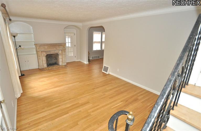 1040 Pennfield Road Cleveland, OH 44121 - Photo 3 of 18