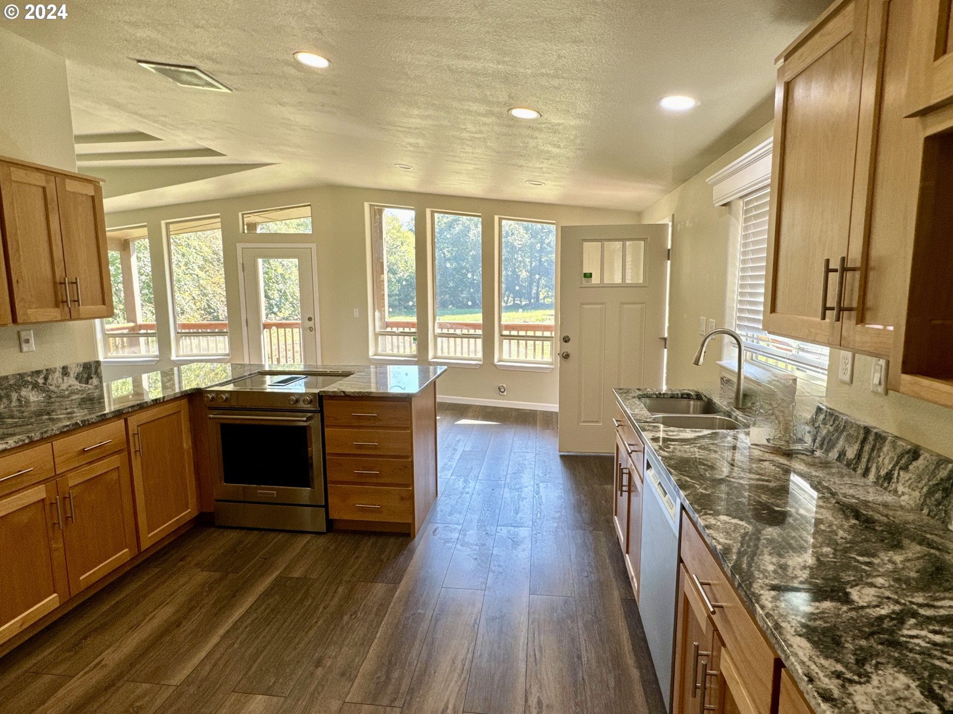 98431 South Bank Chetco River Road Brookings, OR 97415 - Photo 22 of 36