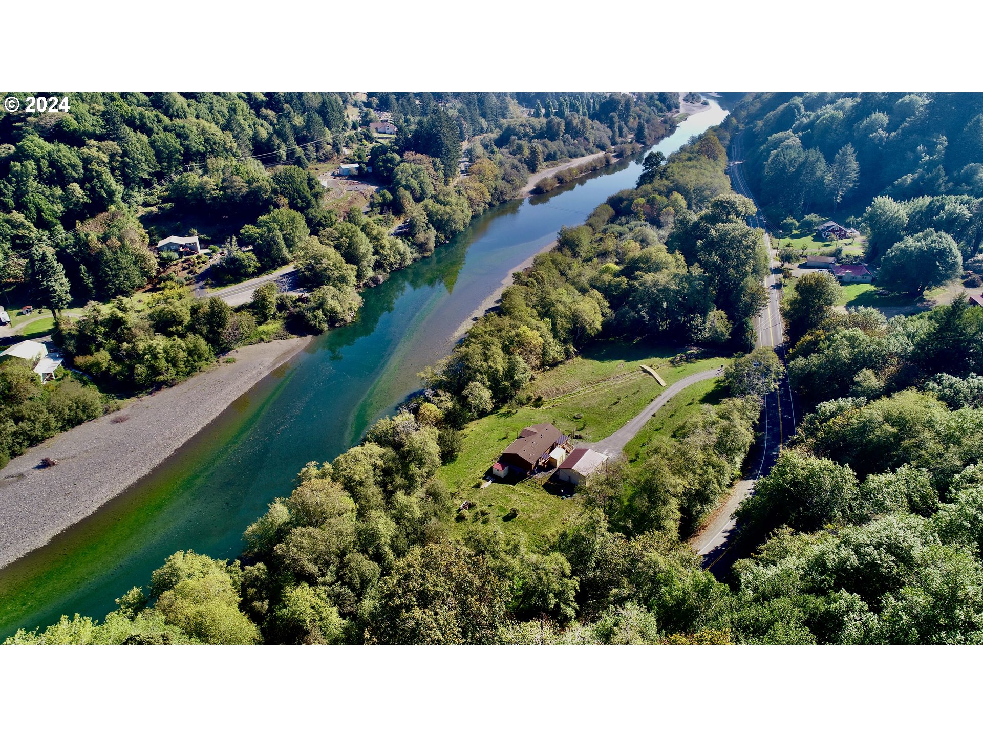 98431 South Bank Chetco River Road Brookings, OR 97415 - Photo 4 of 36
