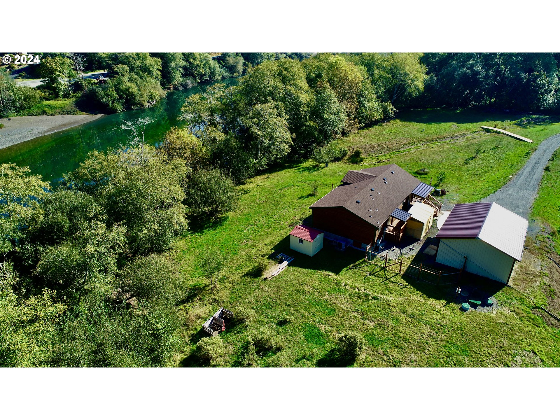98431 South Bank Chetco River Road Brookings, OR 97415 - Photo 5 of 36