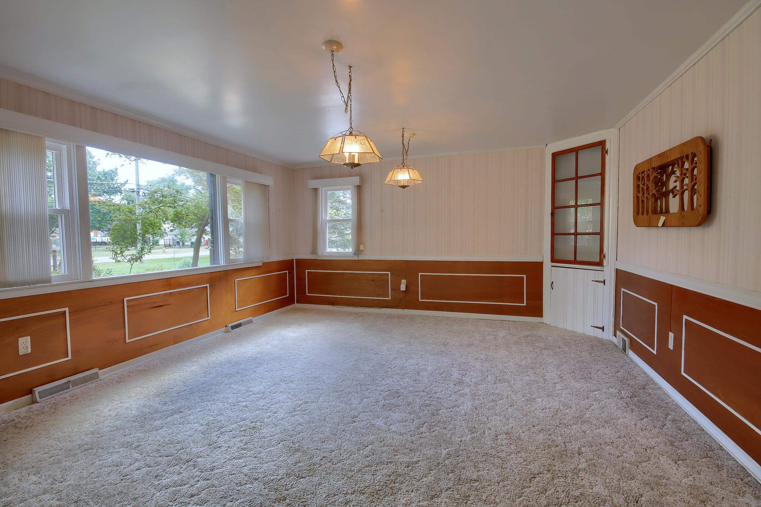 37567 Radde Street Clinton Township, MI 48036 - Photo 5 of 32 50084843-4.JPG
