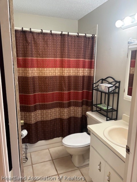 5330 Lakewood Road Sebring, FL 33875 - Photo 13 of 19 a bathroom with a toilet a sink and a shower