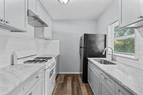 $950 | 2324 Cedar Drive, Unit 2, La Marque, TX 77568
