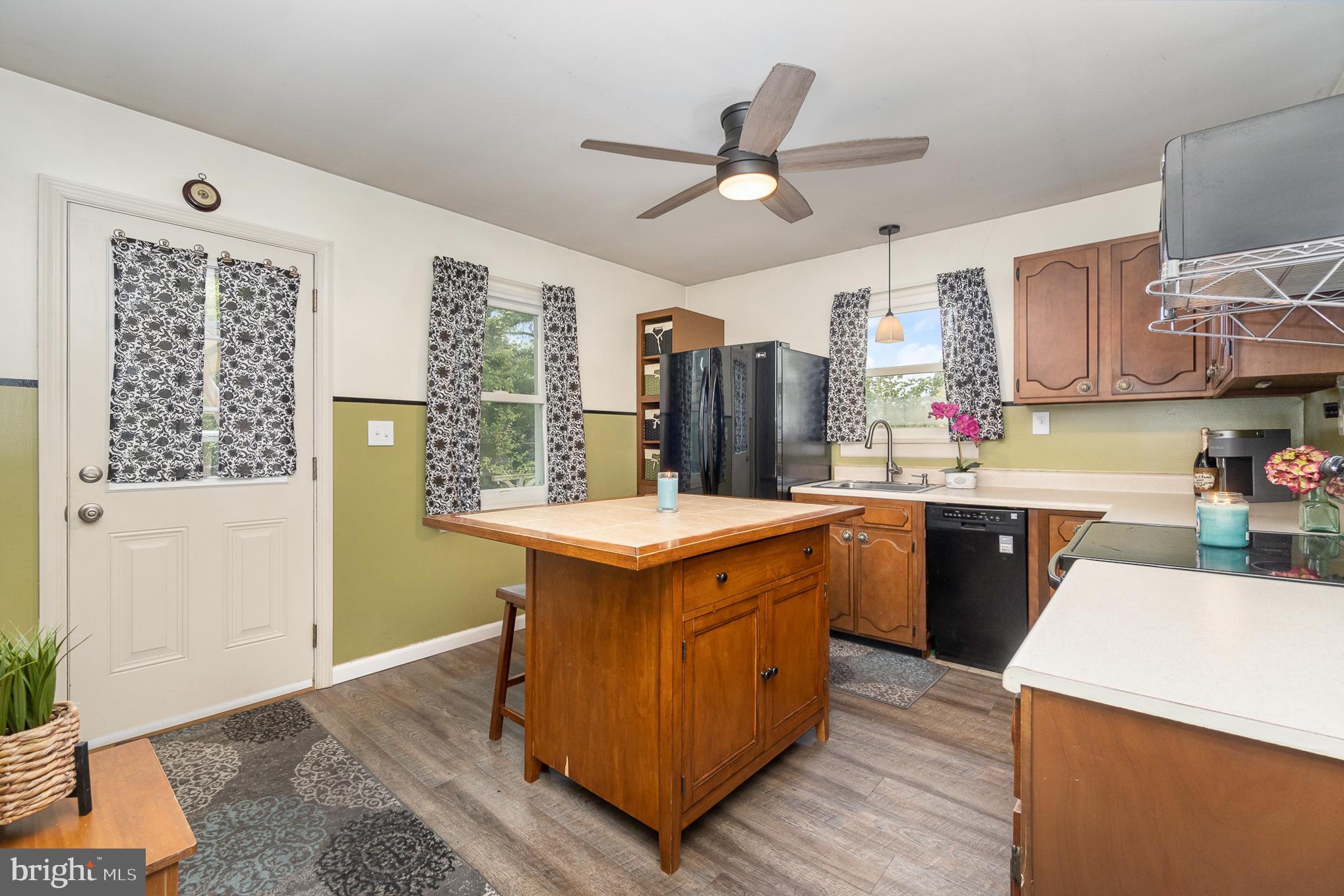 3601 Ridgeway Road Harrisburg, PA 17109 - Photo 3 of 27