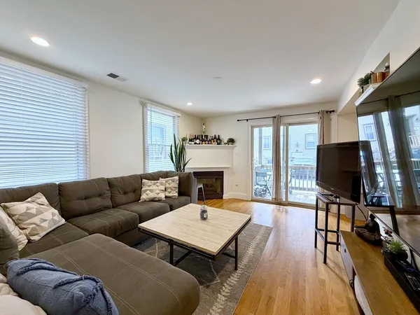 $5,500 | 521-523A East 2nd Street, Unit 1, Boston, MA 02127