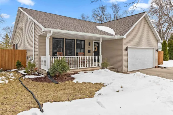 $359,900 | 911 South 7th Street, De Pere, WI 54115