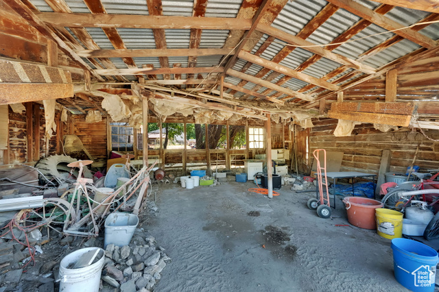 1632 South Main Street Springville, UT 84663 - Photo 62 of 93 Miscellaneous room with vaulted ceiling