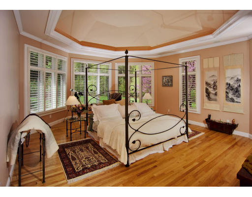 215 Monument Farm Road Concord, MA 01742 - Photo 6 of 8 a living room with furniture