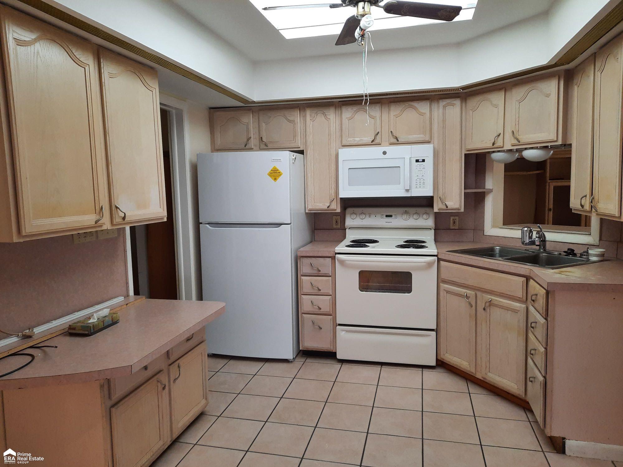 3609 Miller Road Flint, MI 48503 - Photo 4 of 39 50129725-29b17613-3ee3-4ea5-b027-87a99d23f727.JPG
