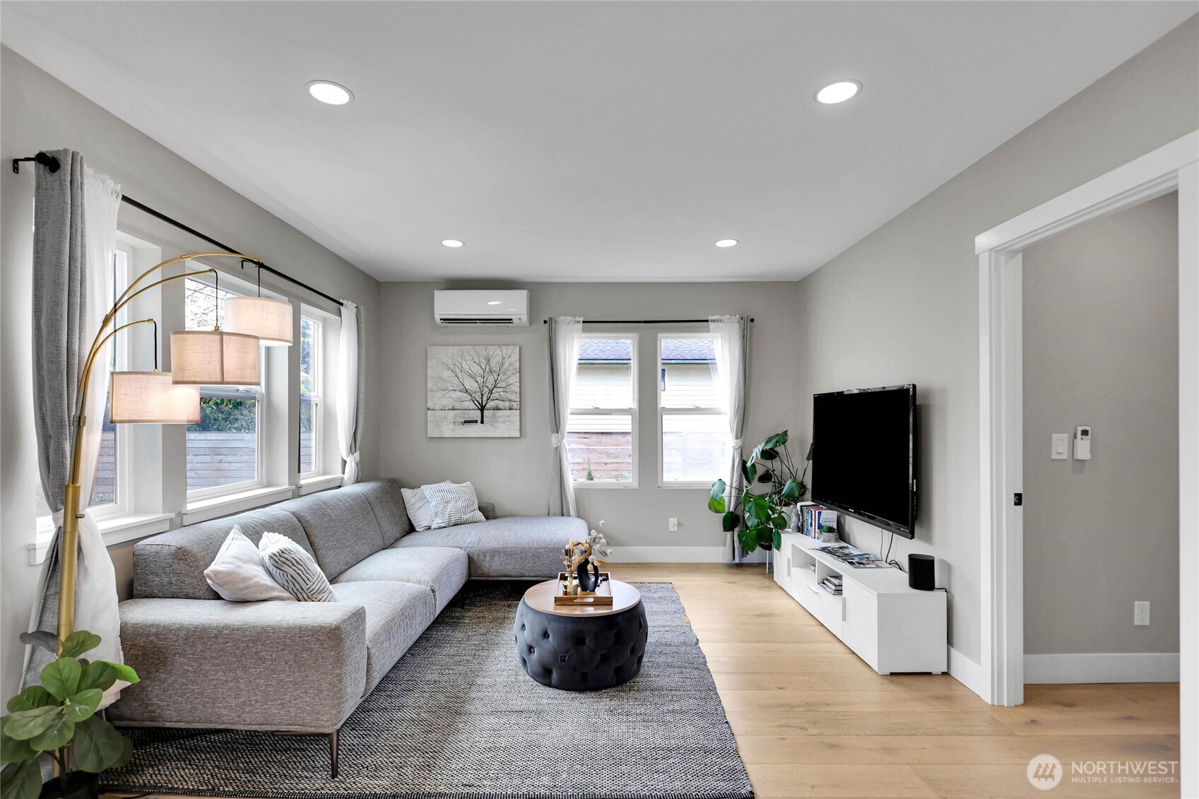 7901 16th Avenue Southwest Seattle, WA 98106 - Photo 3 of 36