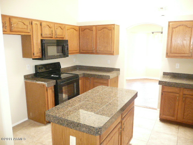2418 East Rockledge Road Phoenix, AZ 85048 - Photo 7 of 18 6