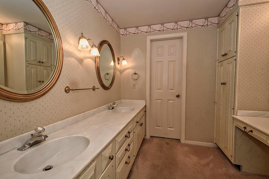 625 Twin Pine Road Pittsburgh, PA 15215 - Photo 16 of 25 Gallery Image 16