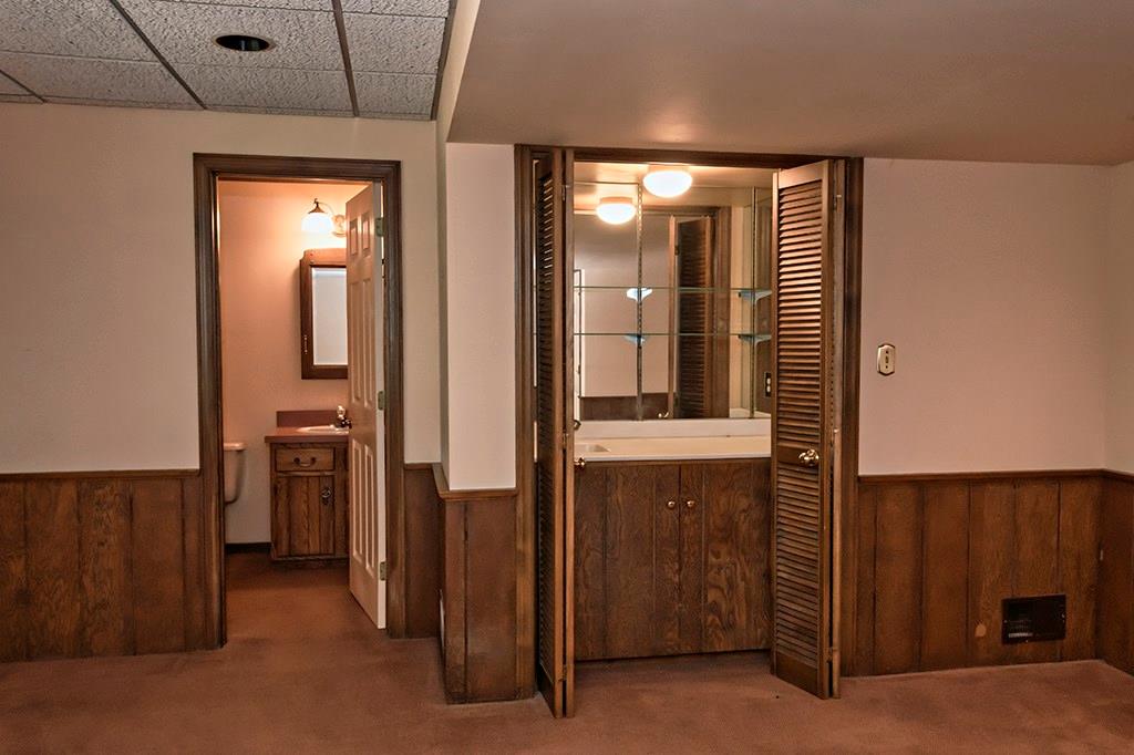 625 Twin Pine Road Pittsburgh, PA 15215 - Photo 21 of 25 Wet bar and powder room off of Game room