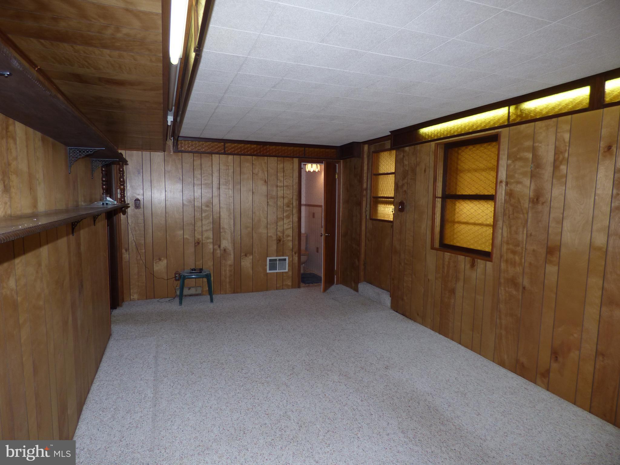 572 Remsen Road Philadelphia, PA 19115 - Photo 20 of 32 Family room