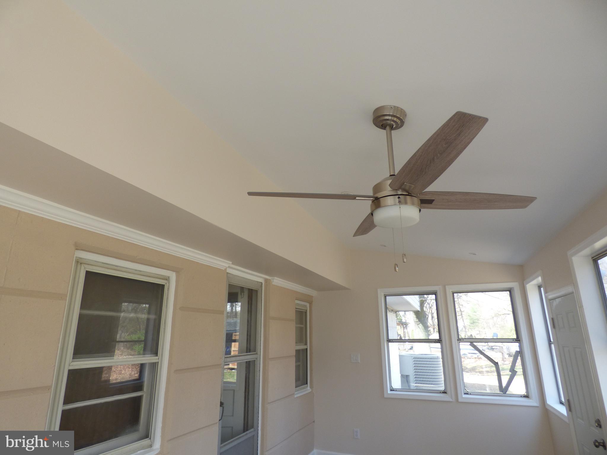 572 Remsen Road Philadelphia, PA 19115 - Photo 28 of 32 Sun Room