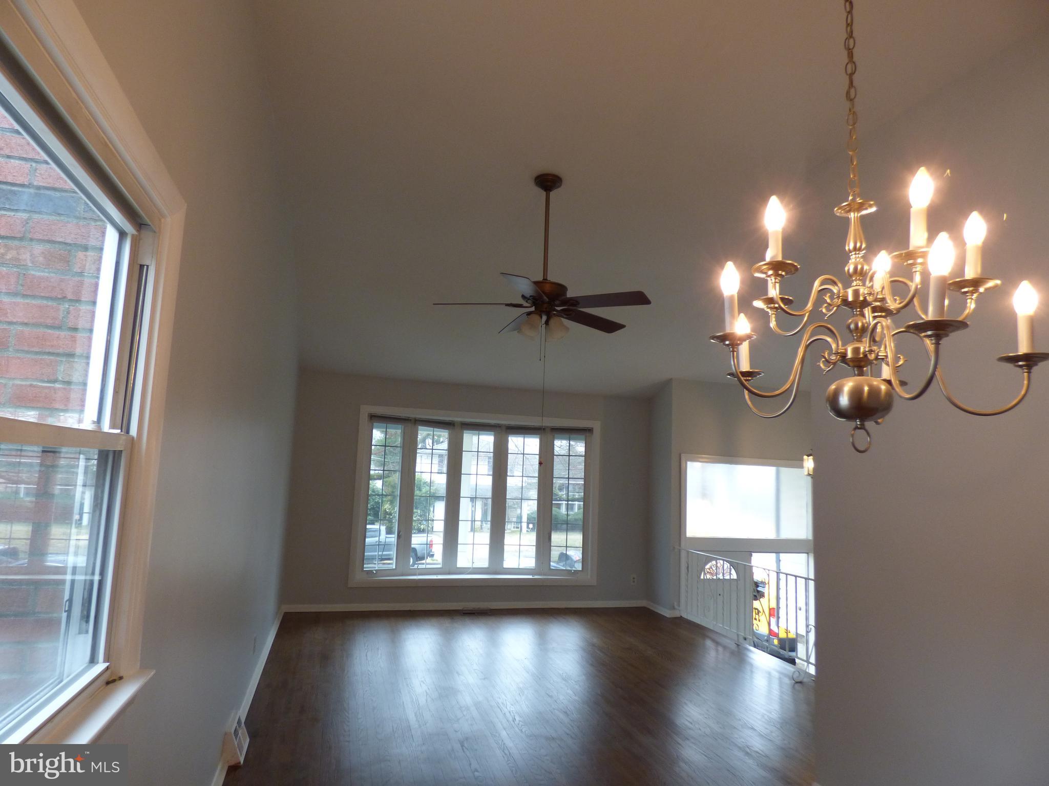 572 Remsen Road Philadelphia, PA 19115 - Photo 6 of 32 Dining to Living