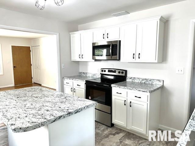 2318 Huntington Road Springfield, IL 62703 - Photo 11 of 25