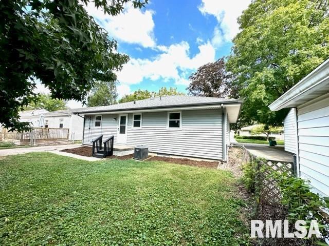 2318 Huntington Road Springfield, IL 62703 - Photo 5 of 25