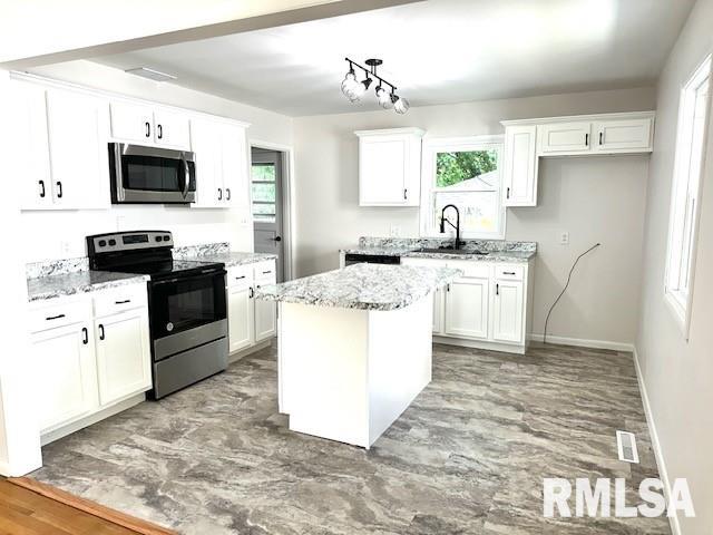 2318 Huntington Road Springfield, IL 62703 - Photo 10 of 25