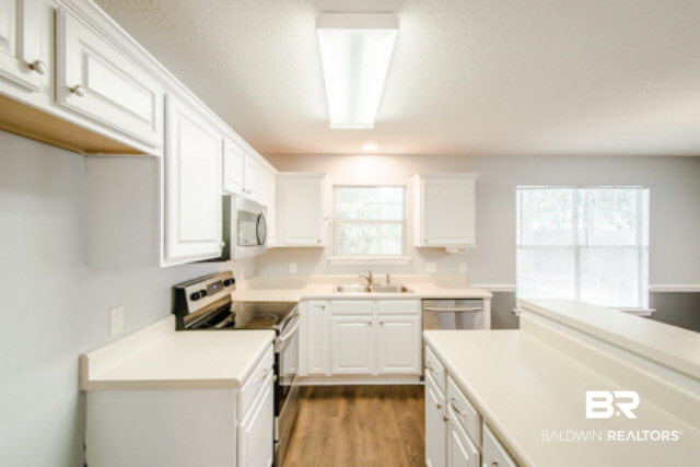 29251 Canterbury Road Daphne, AL 36526 - Photo 14 of 32 SS Appliances