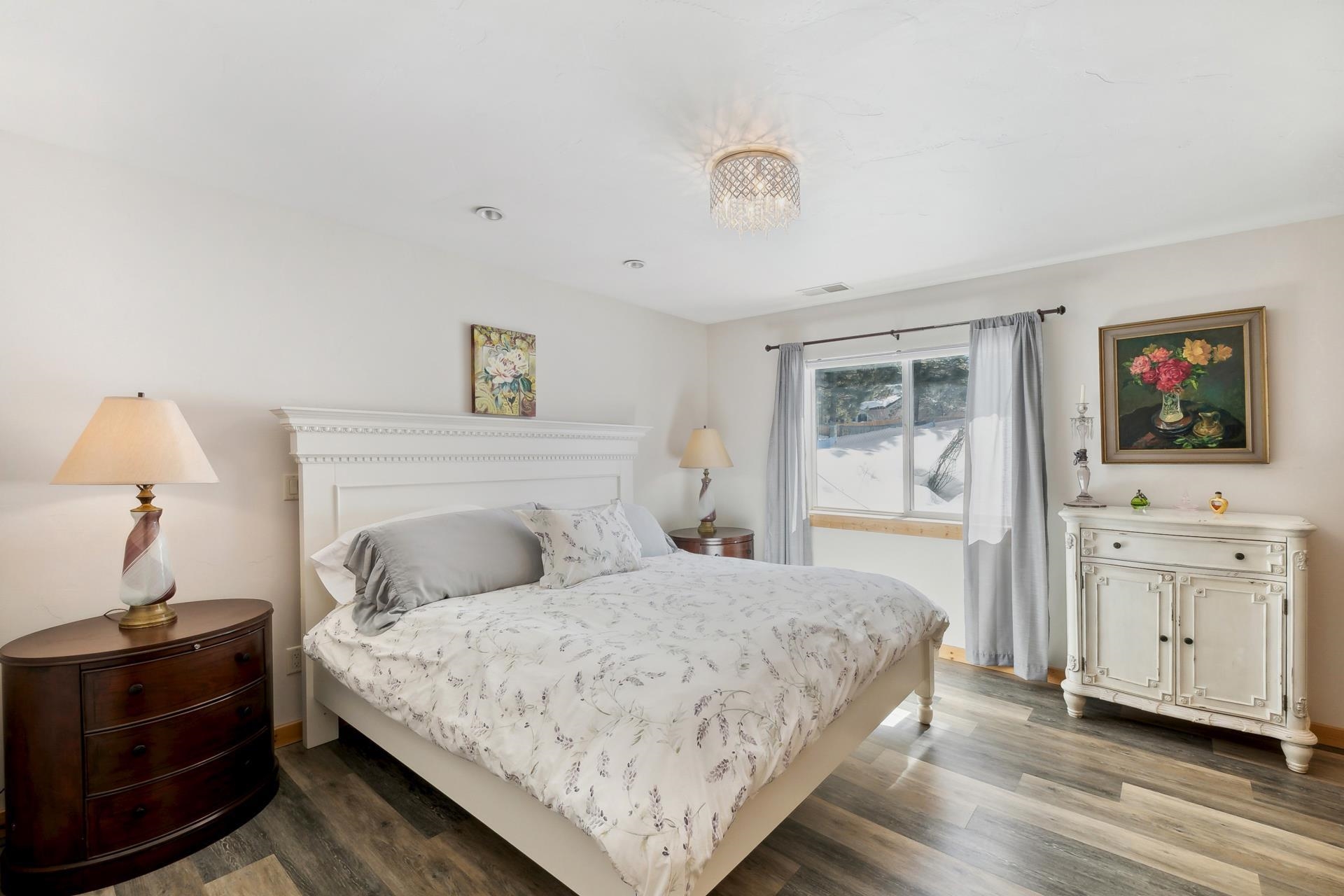 10383 Sugar Pine Road Truckee, CA 96161 - Photo 19 of 21 a bedroom with a bed and a dresser