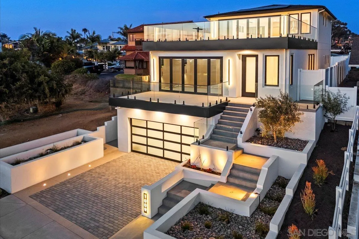 a view of a house with backyard and deck