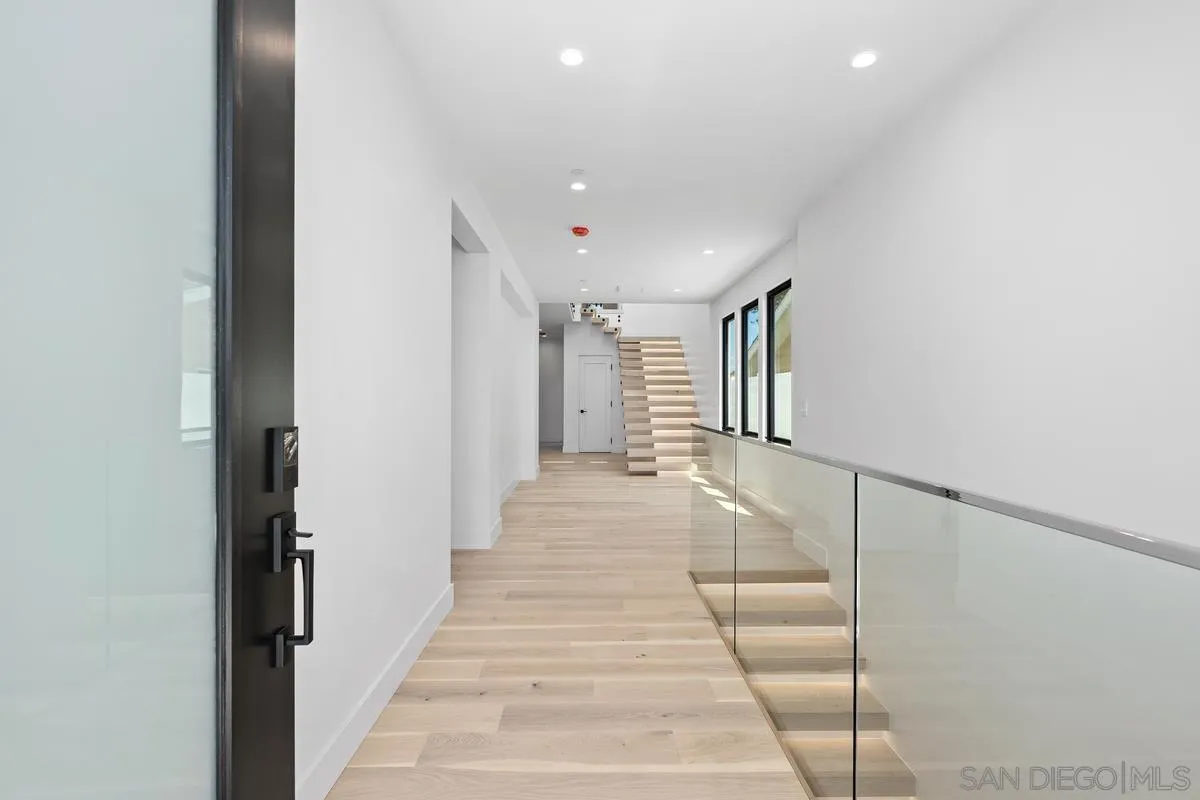 1009 Arcadia Road Encinitas, CA 92024 - Photo 17 of 37 a view of entryway