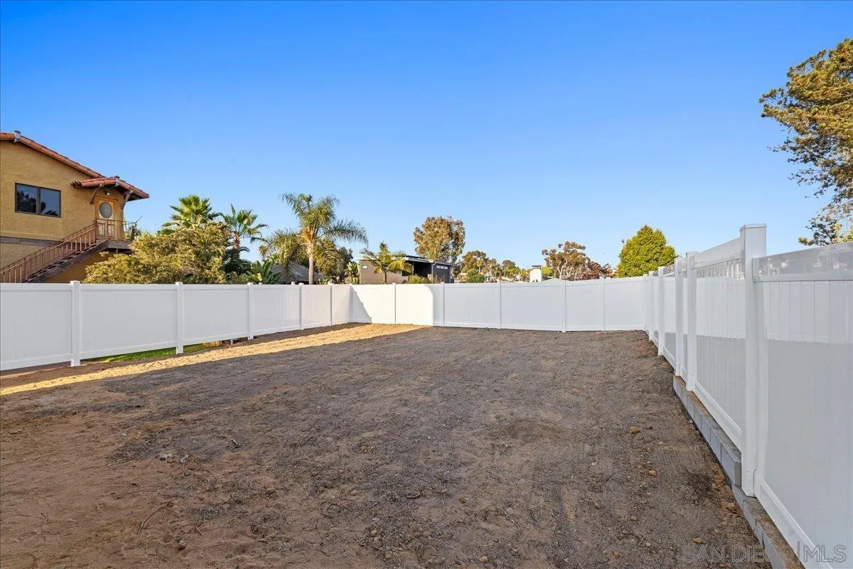 1009 Arcadia Road Encinitas, CA 92024 - Photo 35 of 37 a view of a outdoor space
