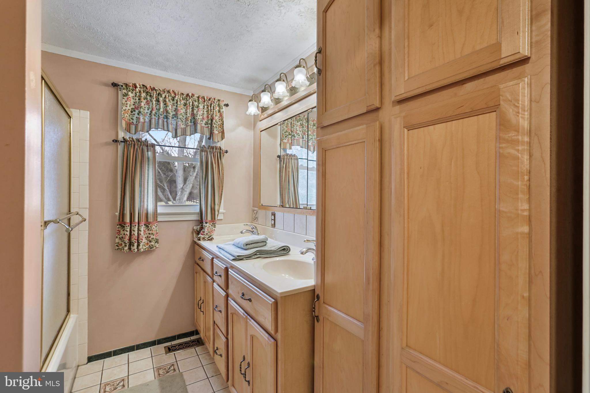 39362 Rickard Road Lovettsville, VA 20180 - Photo 11 of 25 Bedroom & baths on main level!