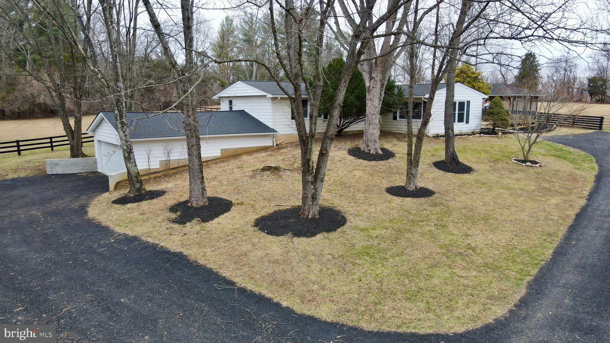 39362 Rickard Road Lovettsville, VA 20180 - Photo 3 of 25 Main-level living on 5 private acres, barn & more.