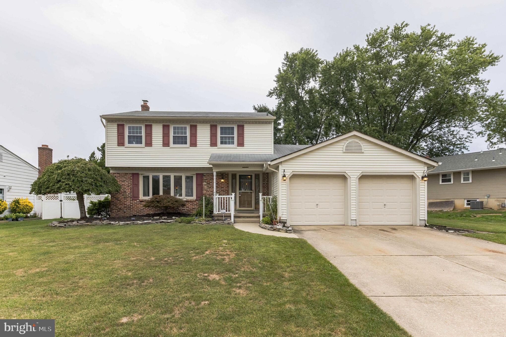 19 Candlestick Road Clementon, NJ 08021 - Photo 2 of 32 a front view of a house with a garden