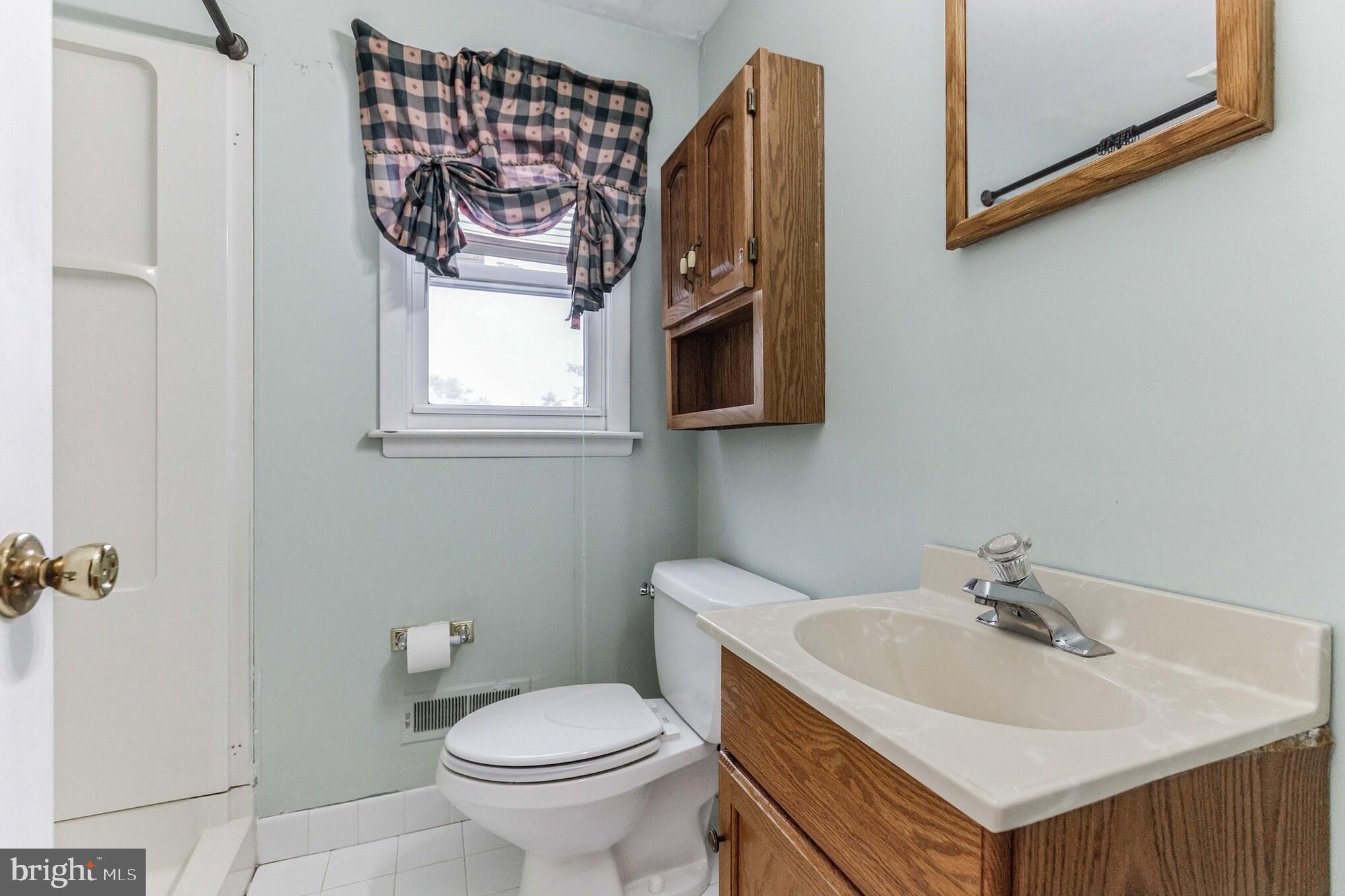 19 Candlestick Road Clementon, NJ 08021 - Photo 22 of 32 a bathroom with a sink a toilet and a mirror